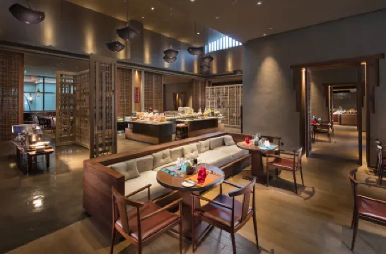 Hilton Jiuzhaigou Resort Отели в г. Цзючжайгоу