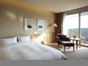 Rolling Hills Hotel