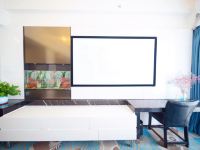 枫琴国际公寓(珠海长隆海洋王国店) - 巨幕观影大床房