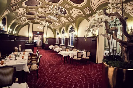 Weinhaus Uhle Отели в г. Кривиц