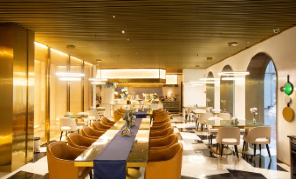 Kunlun Leju Selected Hotel (Zhengzhou East Railway Station Greenland New Metropolis)