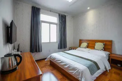 Renmin South Road Business Hotel Hotels in Five-star Garden/North Lake Park/1227 Plaza