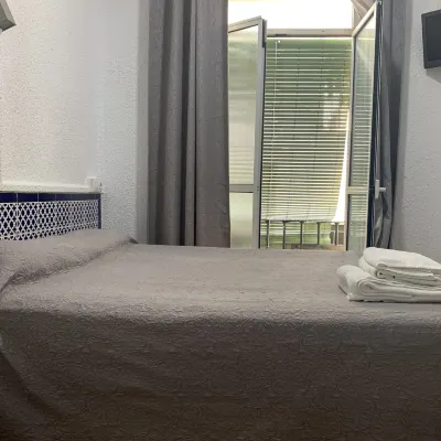 Hostal Alcobia Các khách sạn gần Ga Santa Justa