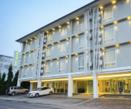 Nantra Chiangmai Riverfront Hotel Hotels near Wat Pa Daet