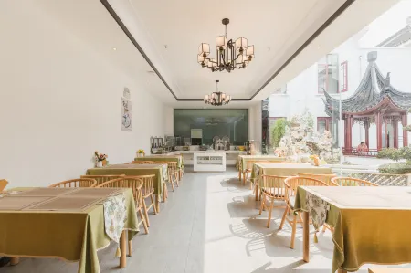 Zelan Courtyard Hotel Отели рядом с достопримечательностью «Double Bridges»