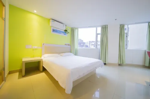 100 Inn (Fuqing Chenglong Pedestrian Street)