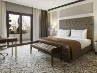 Ramada Hotel & Suites by Wyndham Istanbul/Merter Hotel dekat Yesilkoy Station