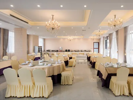 Vienna Hotel (Rong County Guinan Road) Отели в г. Жунсянь