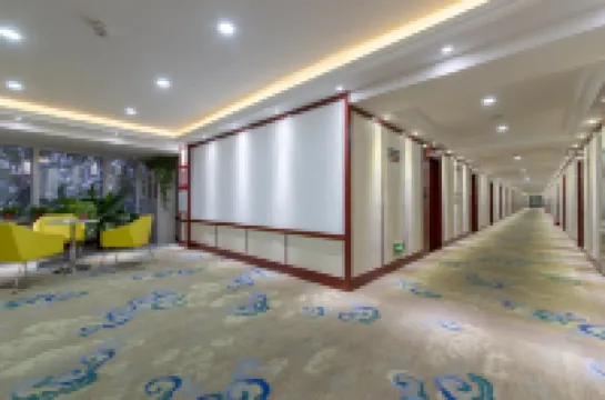Super 8 Hotel (Weifang Lutai Convention & Exhibition Center Gudejin)
