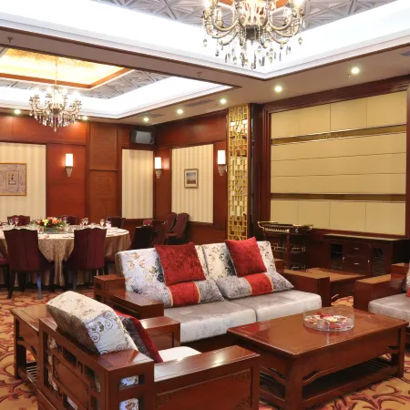 Harbin Huarong Hotel (Harbin Railway Station Museum Subway Station Branch)