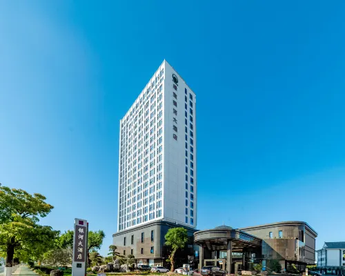 Lvbao Yinhe Hotel Hotels in Mengzi