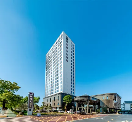 Lvbao Yinhe Hotel Hotels in Mengzi
