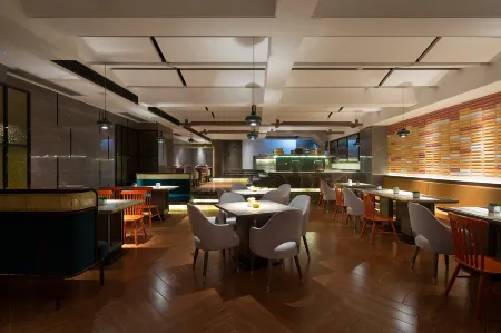 Lvyi Yazhi Hotel (Changning Dongfeng Square) Отели в г. Чаннин