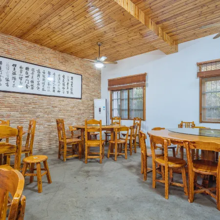 moyuanju Parent child group construction sightseeing hotel