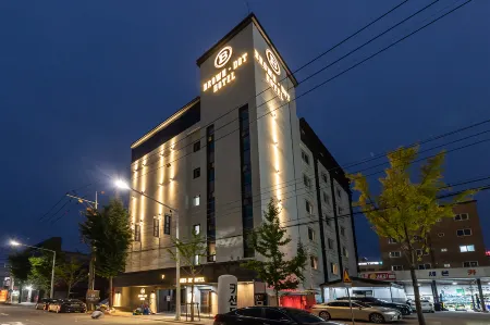 Brown Dot Hotel Seong Seo Отели рядом с достопримечательностью «Daegu Arboretum»