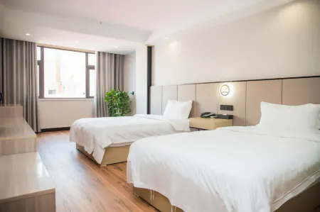 Jinshiyuan Theme Hotel (Shangqiu Zhecheng Bus Station)