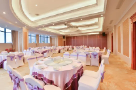 Vienna Hotel (Guigang High-speed Railway Station Central Square)