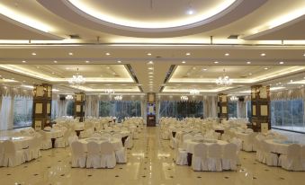 Vienna International Hotel (Mount Emei Crystal Plaza Hotel)