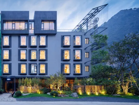 Puyi AUSOTEL WOW Hotel (Yingxi Corridor of Mountain Peaks)