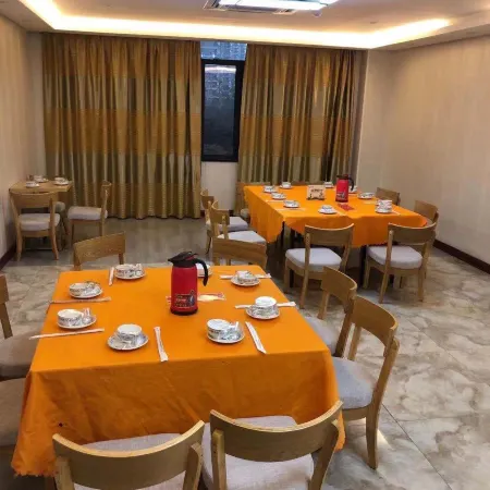 Off Era Hotel