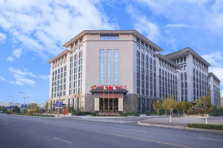 Zhongzhou Huayue International Hotel Отели рядом с достопримечательностью «Da Song Yu He»