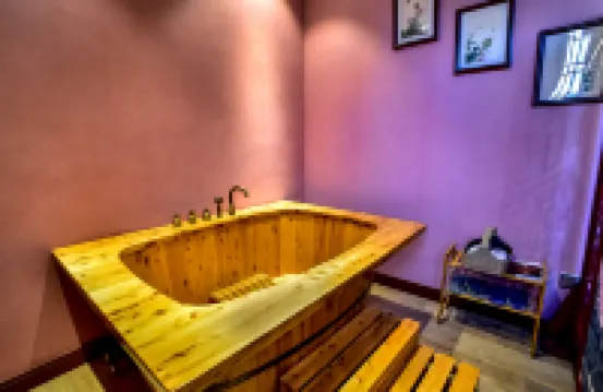 24° North Latitude Theme Hotel