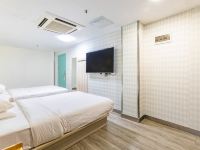 怡莱酒店(广州番禺广场地铁站店) - 高级双床房