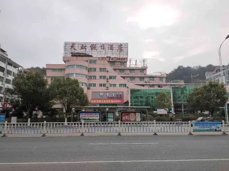 Tianhongjiarijiudian Отели рядом со станцией Dingnan Railway Station