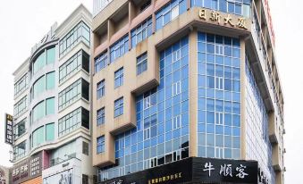 Vienna Hotel (Huidong and Run Pedestrian Street)