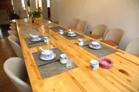 Jingfu Xiaoyuan Linmei Aishe Hotel