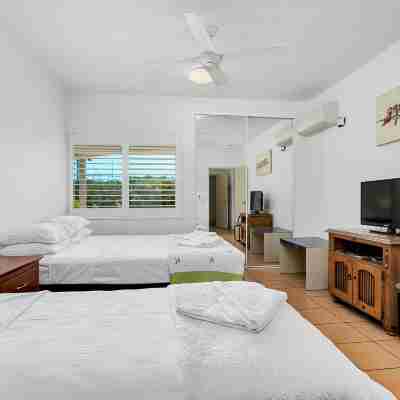 Cairns Reef Apartments & Motel Rooms