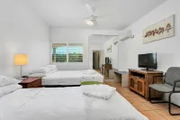 Cairns Reef Apartments & Motel - Motels