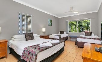 Cairns Reef Apartments & Motel