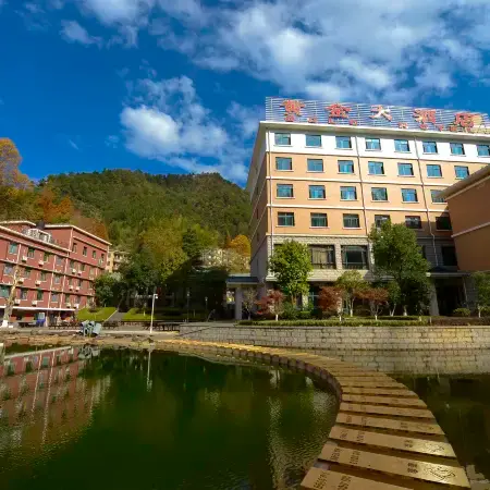 Gold Hotel
