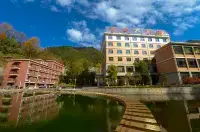 Gold Hotel Hotels near Red Army Push Forward Division Monument