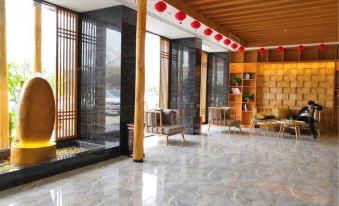 Kee Royal Hotel (Dengzhou Hua Chau Academy Store)