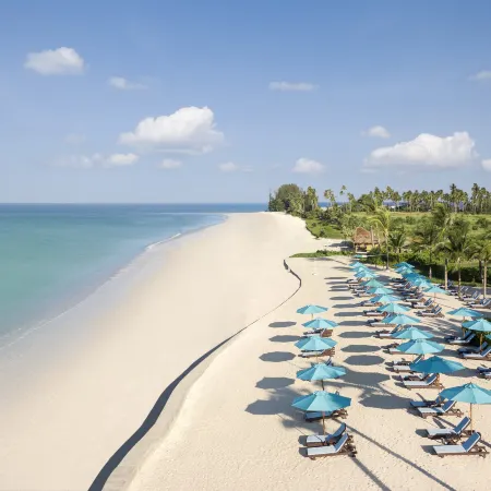 Le Meridien Khao Lak Resort & Spa Отели рядом с достопримечательностью «Пляж Pak Weep»