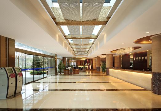 치어 호텔 로비