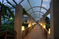 Shiwai Taoyuan Hotel Hotels near Guangnan Xian Railway Station