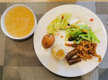 Vienna International Hotel (Nantong Haimen Pedestrian Street) Отели рядом со станцией Haimen Railway Station