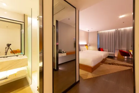 Borrman Hotel (Xuwen Port Wharf)