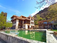 Danba Han e Manor