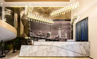 Islands Hotel S (Chengdu Panda Base Longtansi Subway Station)