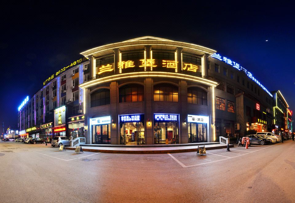 테이스트풀 캐슬의 편안하고 고급스러운 객실 내부 모습