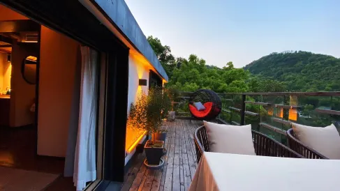 Wuta Xinshe (Hangzhou West Lake)