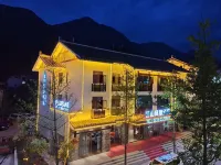 Xuanhan Bashan Phoenix Hotel Hotel dekat Bashan Grand Canyon Luopan Peak