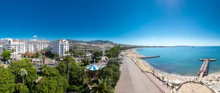 Hôtel Barrière le Majestic Cannes Отели рядом с достопримечательностью «Allées de la Liberté»