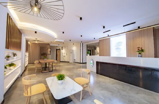 Changee Hotel (Haikou Qilou Old Street Nanya Plaza) Отели рядом с достопримечательностью «Nanya Plaza»
