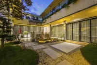 Floral Hotel·Guilin Companion Star Heyuan Hotel (Guilin Liangjiang Sihu Dongxi Lane Store)