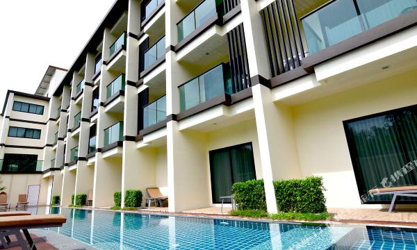 Airport Beach Hotel Phuket